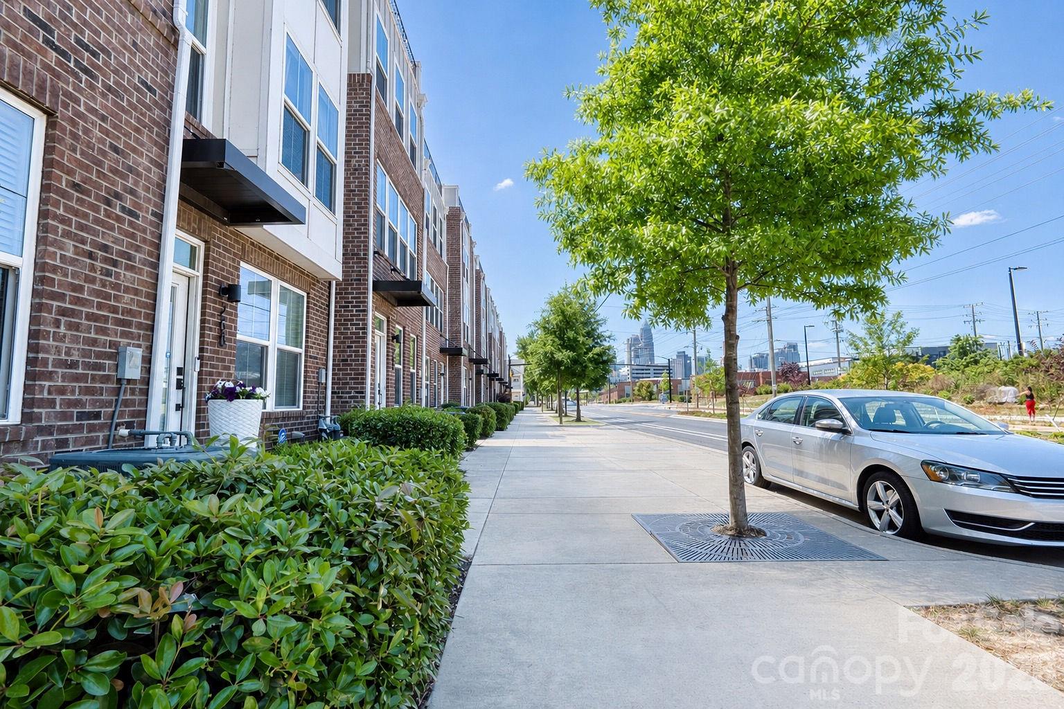 Townhouse at 268 Parkwood Avenue, Charlotte, photo 3 of 48