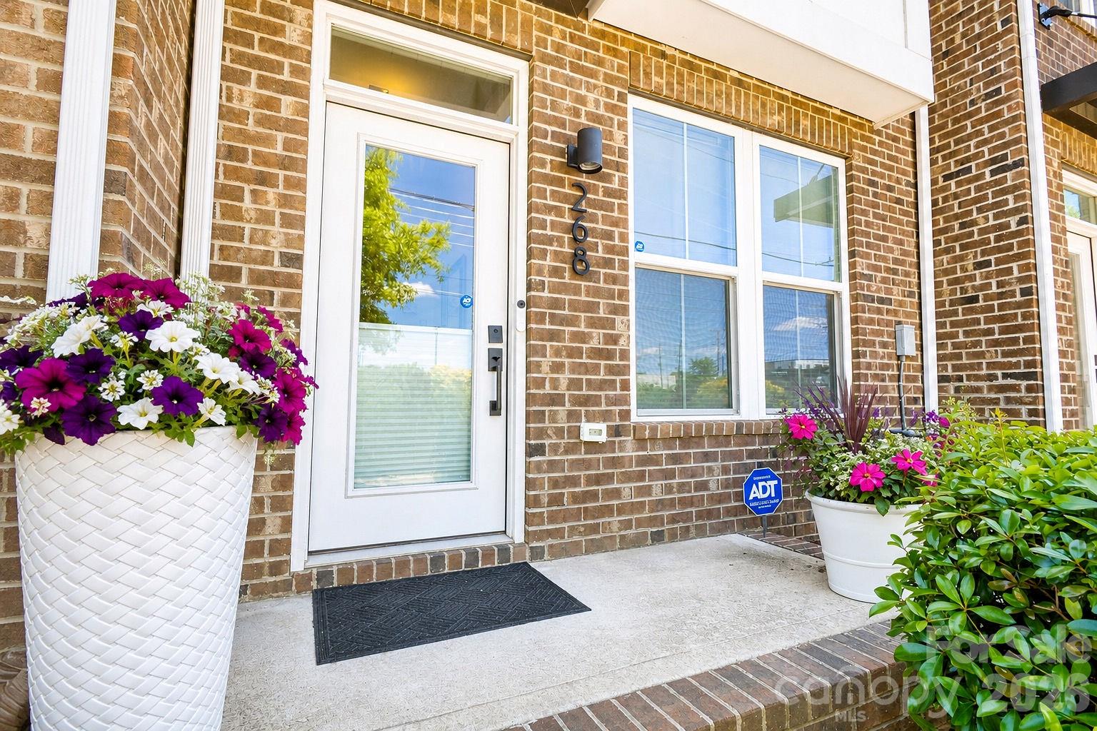 Townhouse at 268 Parkwood Avenue, Charlotte, photo 4 of 48
