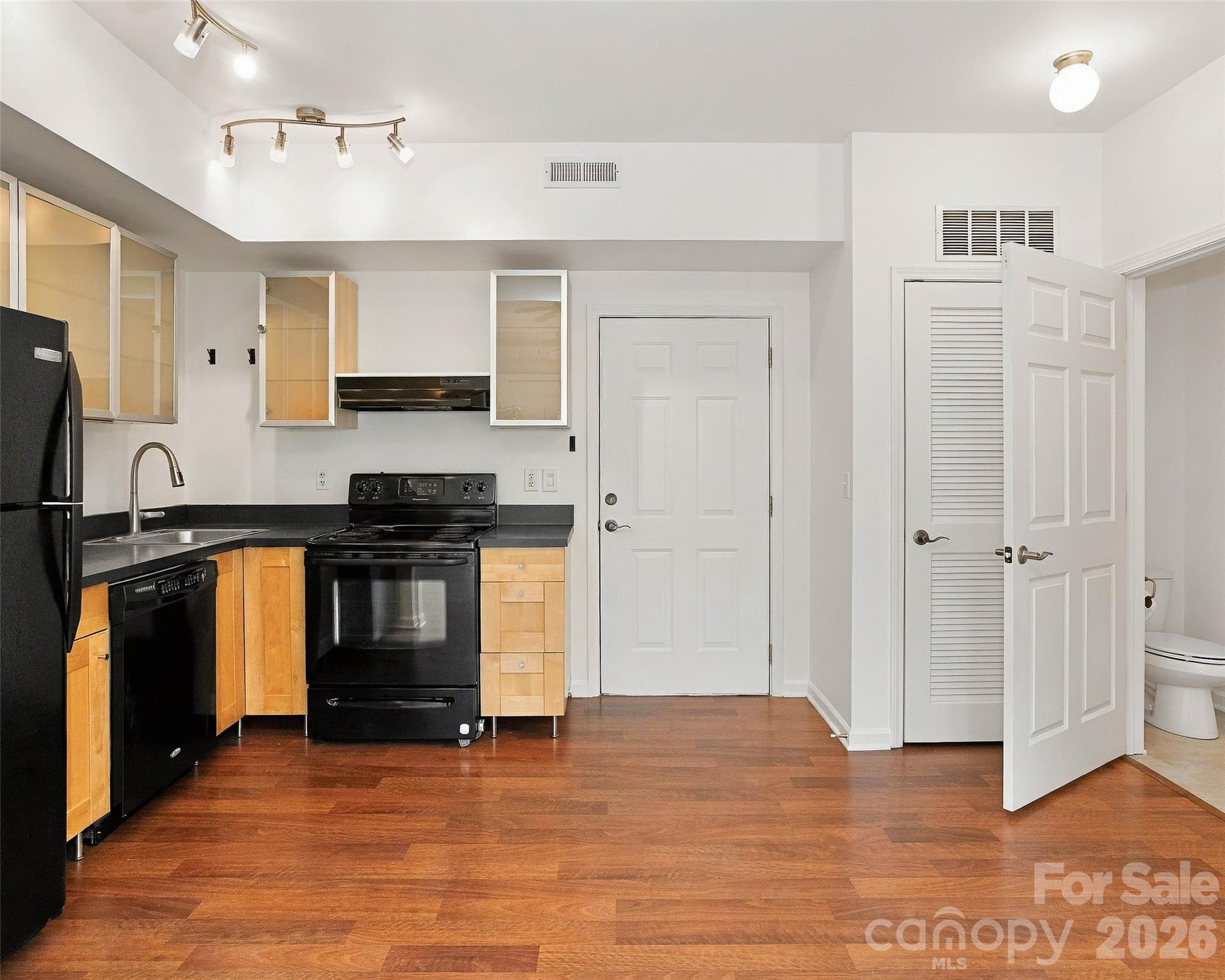 Condominium at 125 Clingman Avenue, Asheville, photo 4 of 36