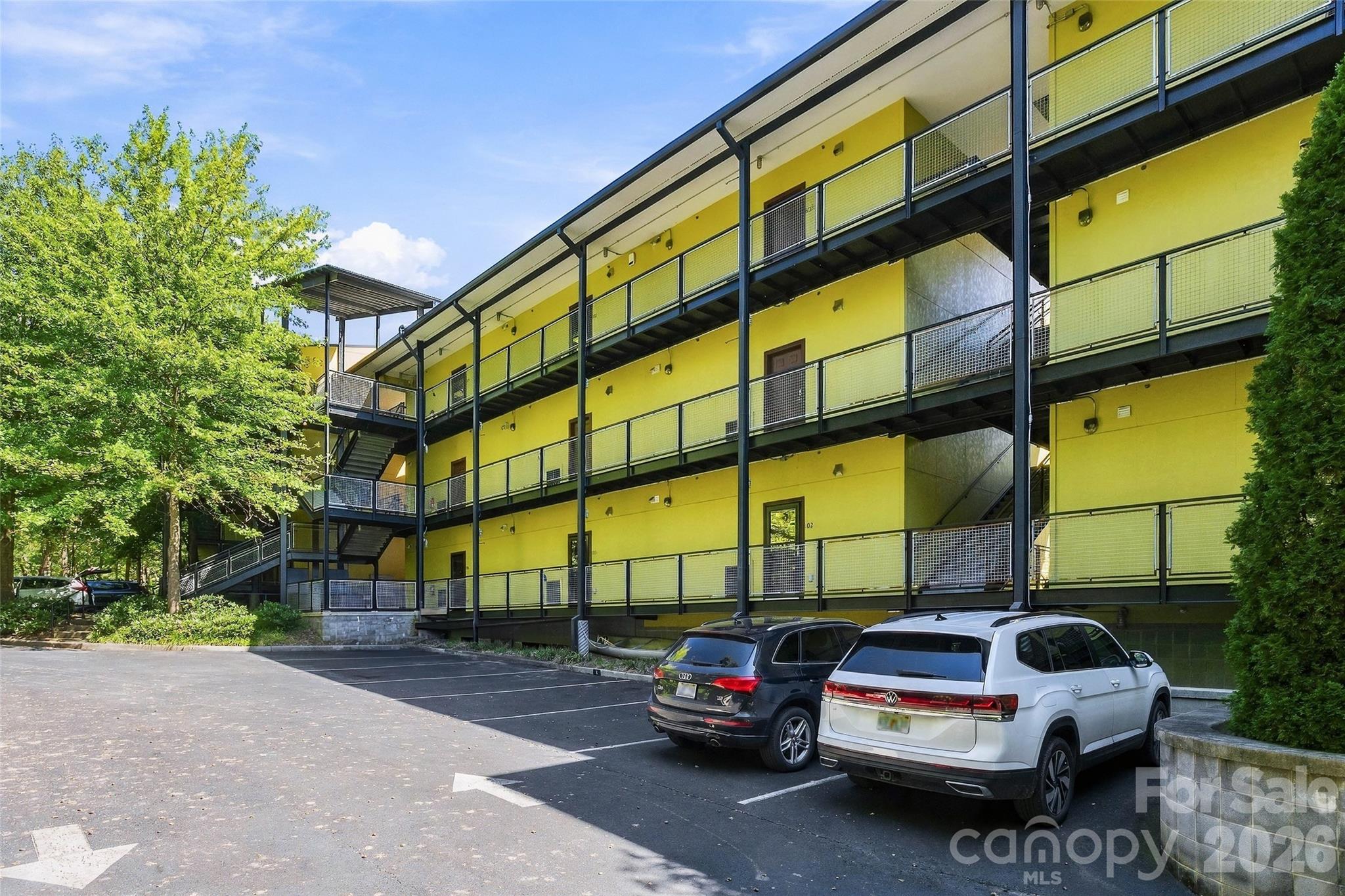 Condominium at 125 Clingman Avenue, Asheville, photo 34 of 36
