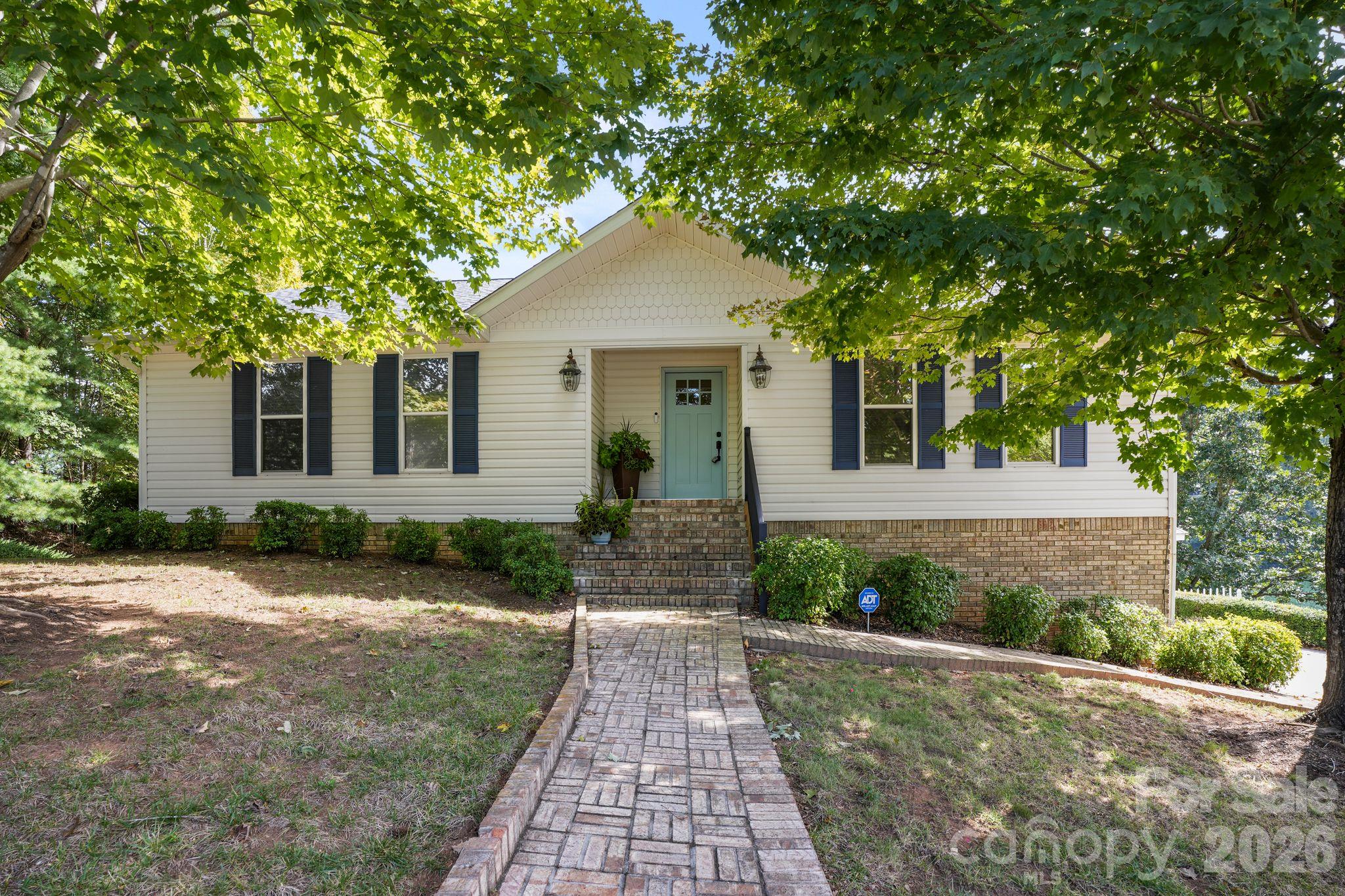 Single Family Residence at 2250 Mallard Cove Drive, Nebo, photo 5 of 48