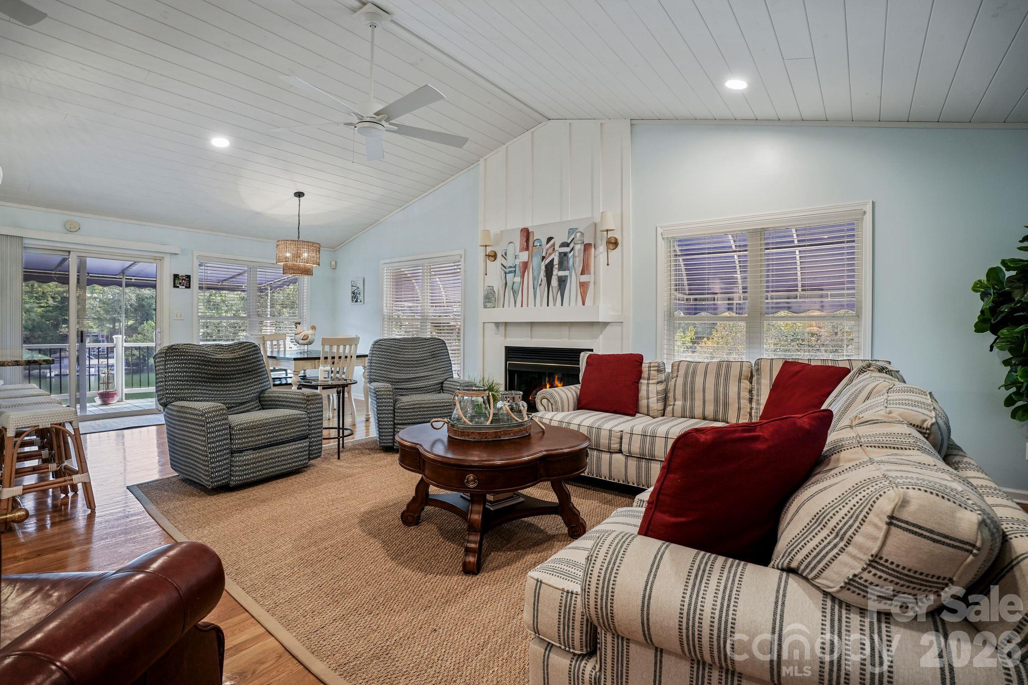 Single Family Residence at 2250 Mallard Cove Drive, Nebo, photo 7 of 48