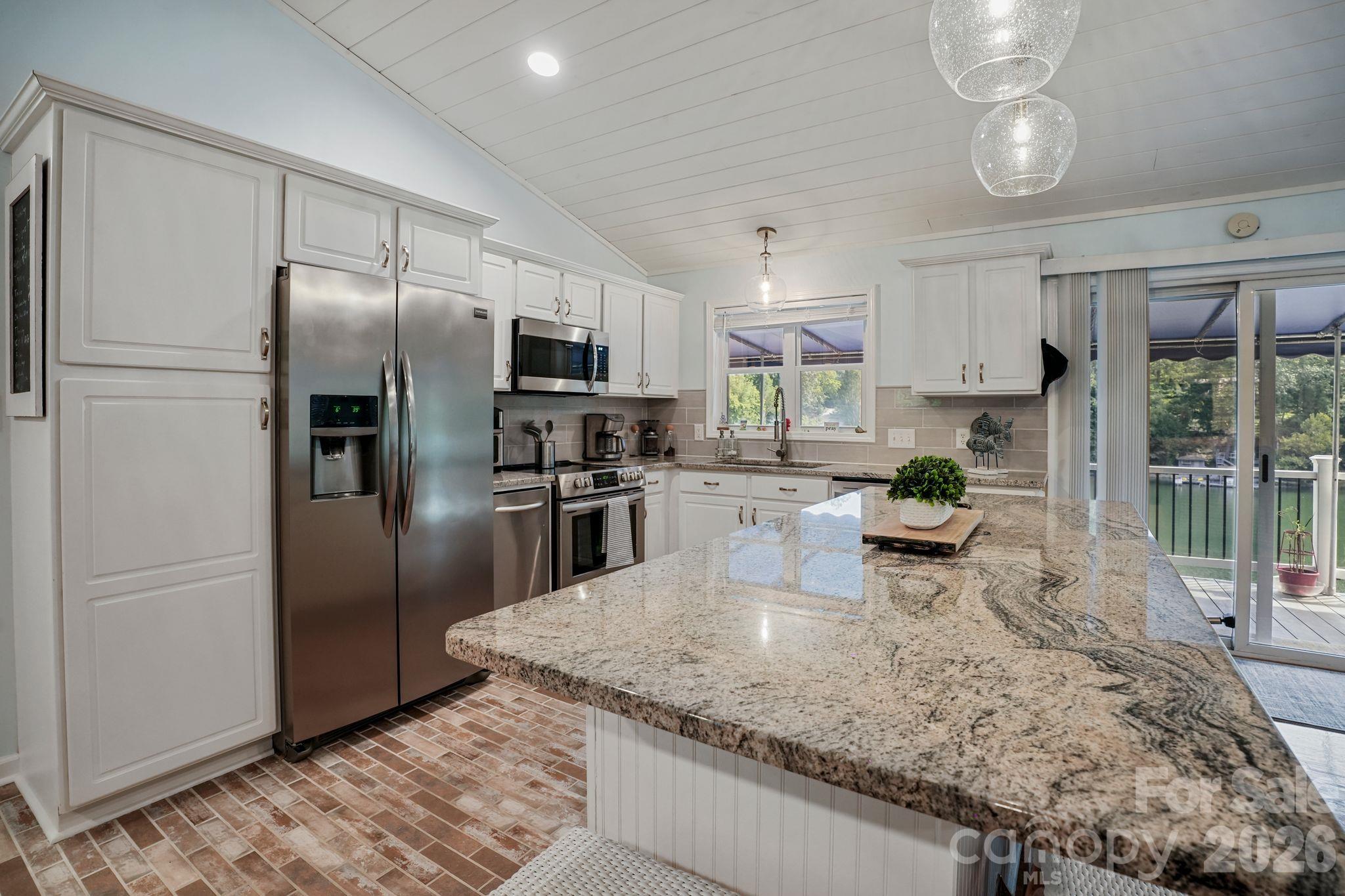 Single Family Residence at 2250 Mallard Cove Drive, Nebo, photo 8 of 48