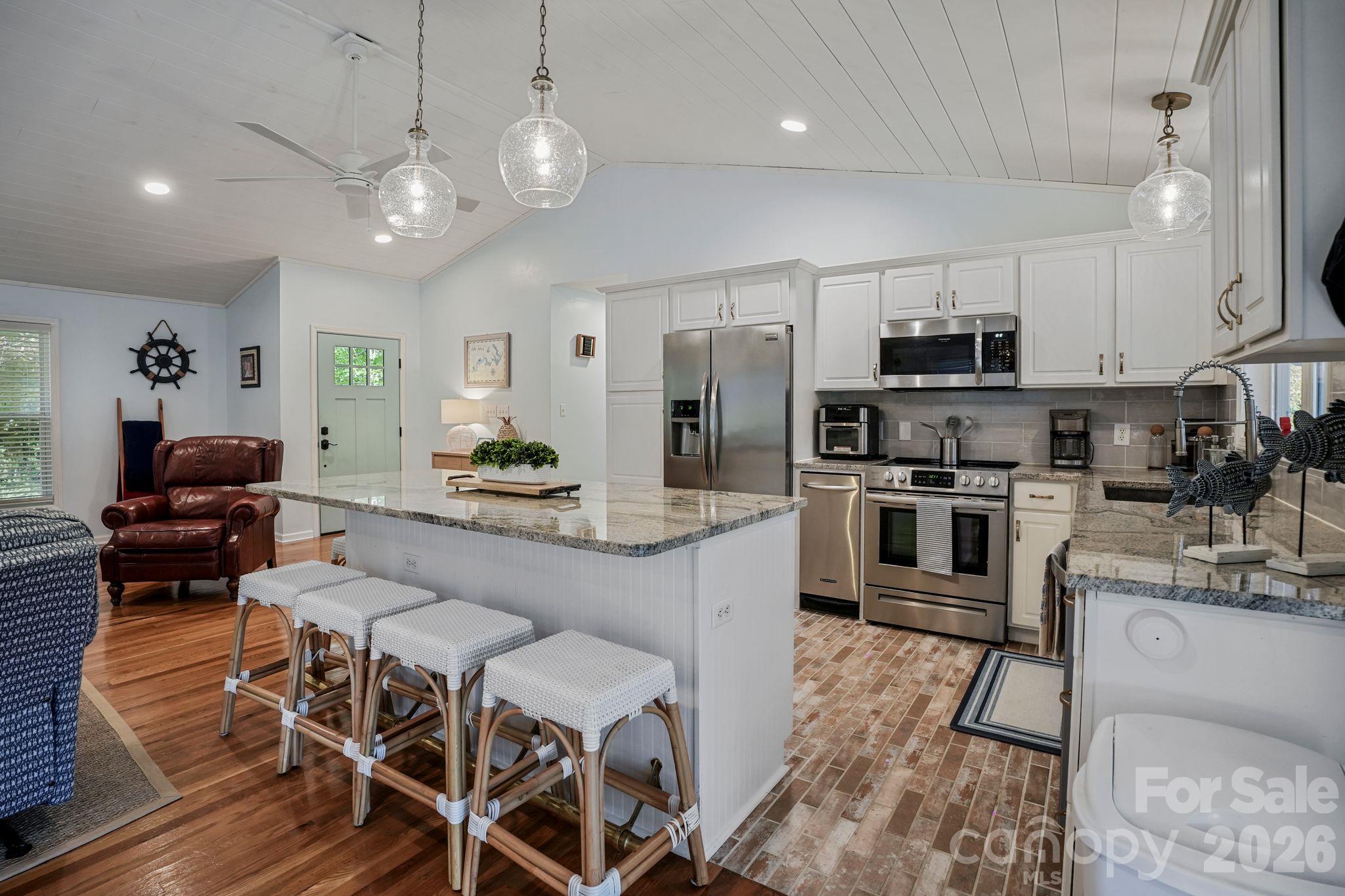 Single Family Residence at 2250 Mallard Cove Drive, Nebo, photo 9 of 48