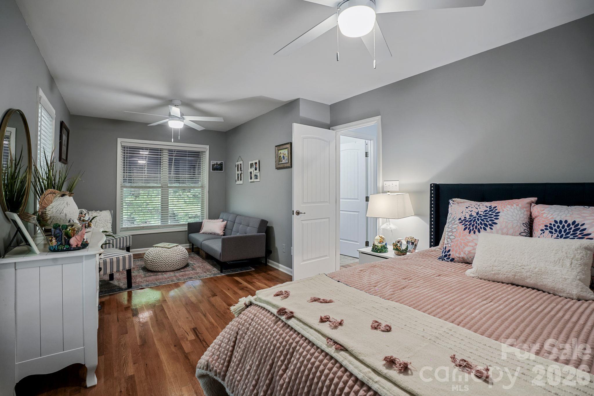 Single Family Residence at 2250 Mallard Cove Drive, Nebo, photo 11 of 48