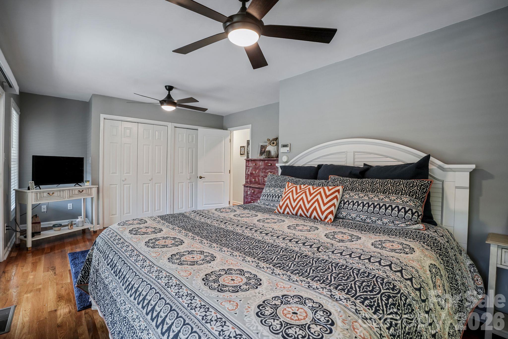 Single Family Residence at 2250 Mallard Cove Drive, Nebo, photo 16 of 48