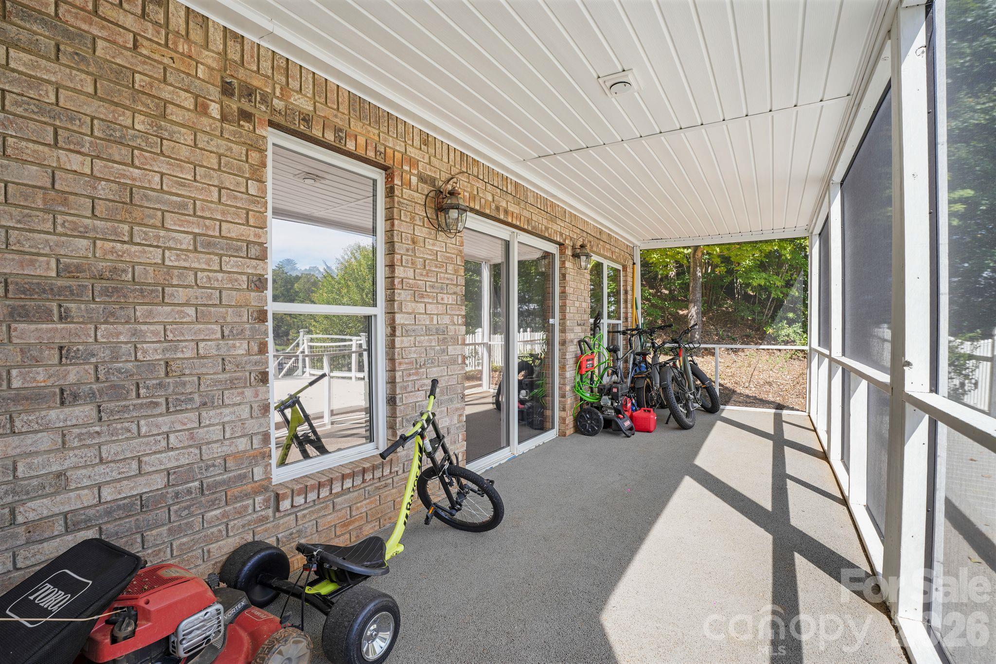 Single Family Residence at 2250 Mallard Cove Drive, Nebo, photo 42 of 48