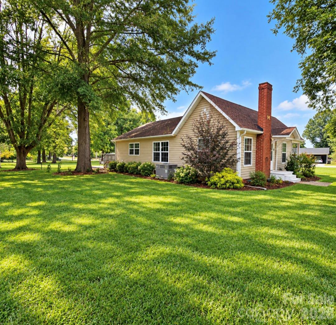 Single Family Residence at 555 Palmer Road, Rockwell, photo 3 of 22