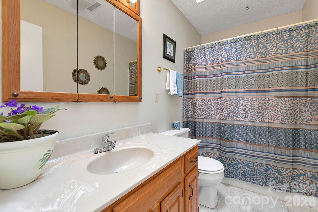 Full Bathroom - 239 Three Mile Knob Road, Pisgah Forest