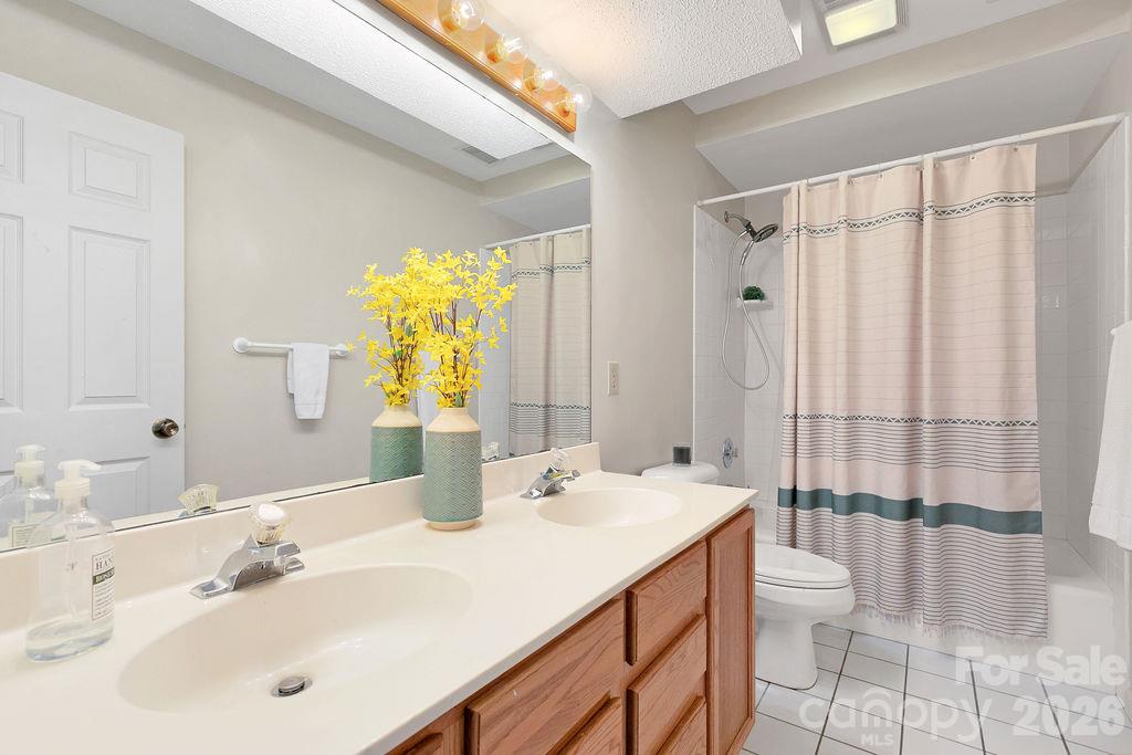 Basement-Level Full Bathroom - 239 Three Mile Knob Road, Pisgah Forest