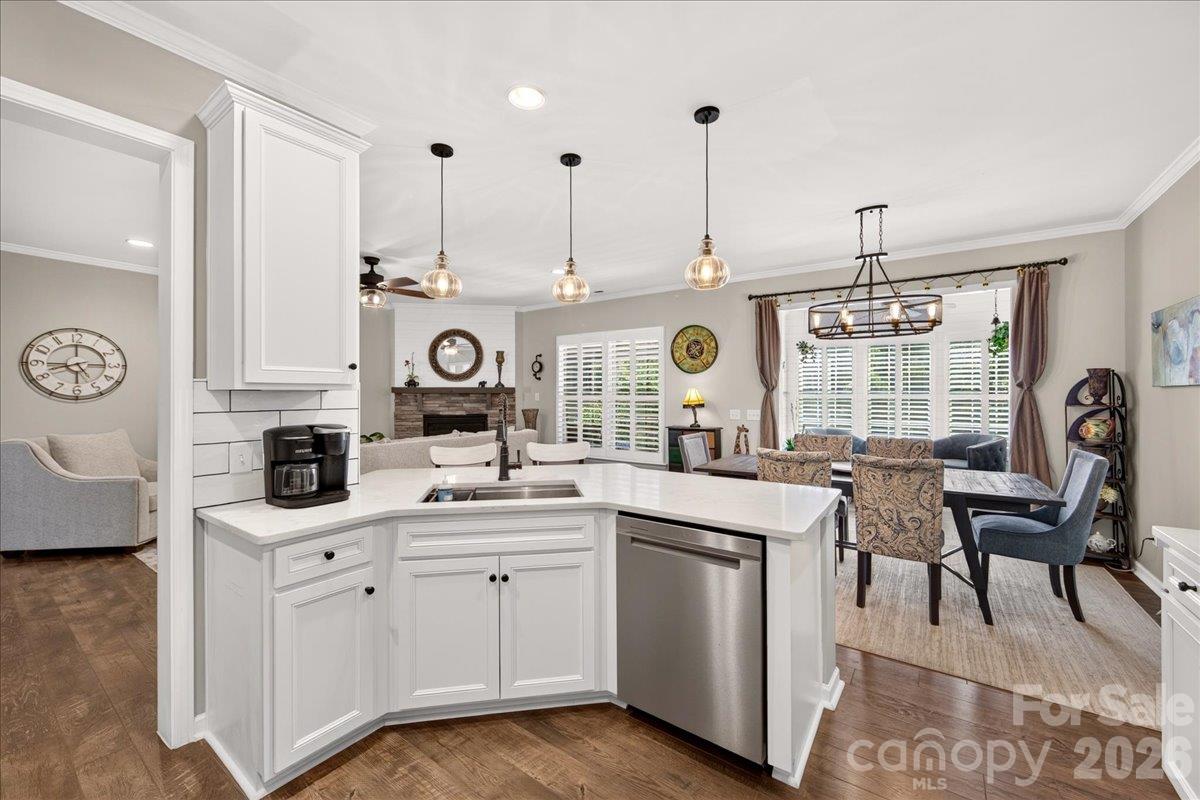 Kitchen with barstool seating - 3093 Hartson Pointe Drive, Fort Mill