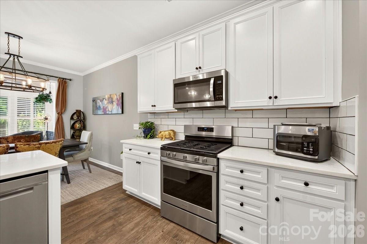 Kitchen with gas range - 3093 Hartson Pointe Drive, Fort Mill