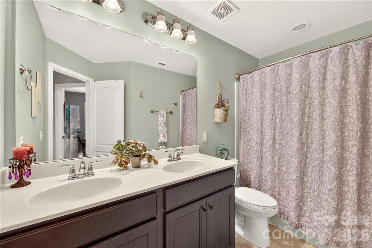 Full bathroom located on the second level. - 3093 Hartson Pointe Drive, Fort Mill