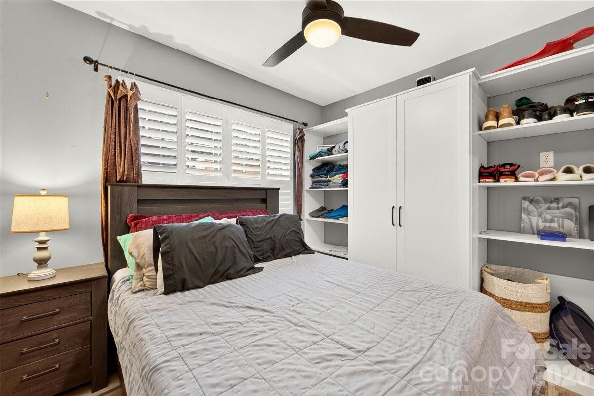 Bedroom with built in closet system basement level - 3093 Hartson Pointe Drive, Fort Mill