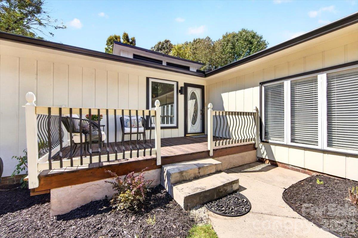 Single Family Residence at 16 Cove Creek Place SE, Concord, photo 6 of 47