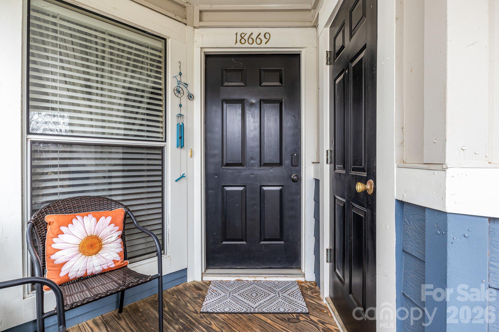 Condominium at 18669 Vineyard Point Lane, Cornelius, photo 4 of 22