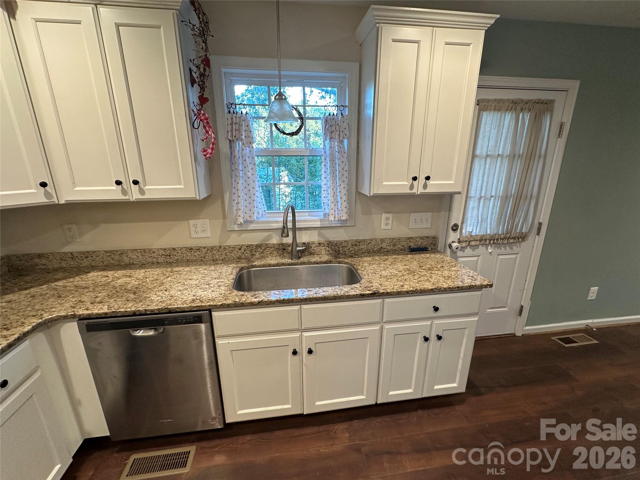 Single Family Residence at 177 Pinehaven Drive, New London, photo 10 of 44