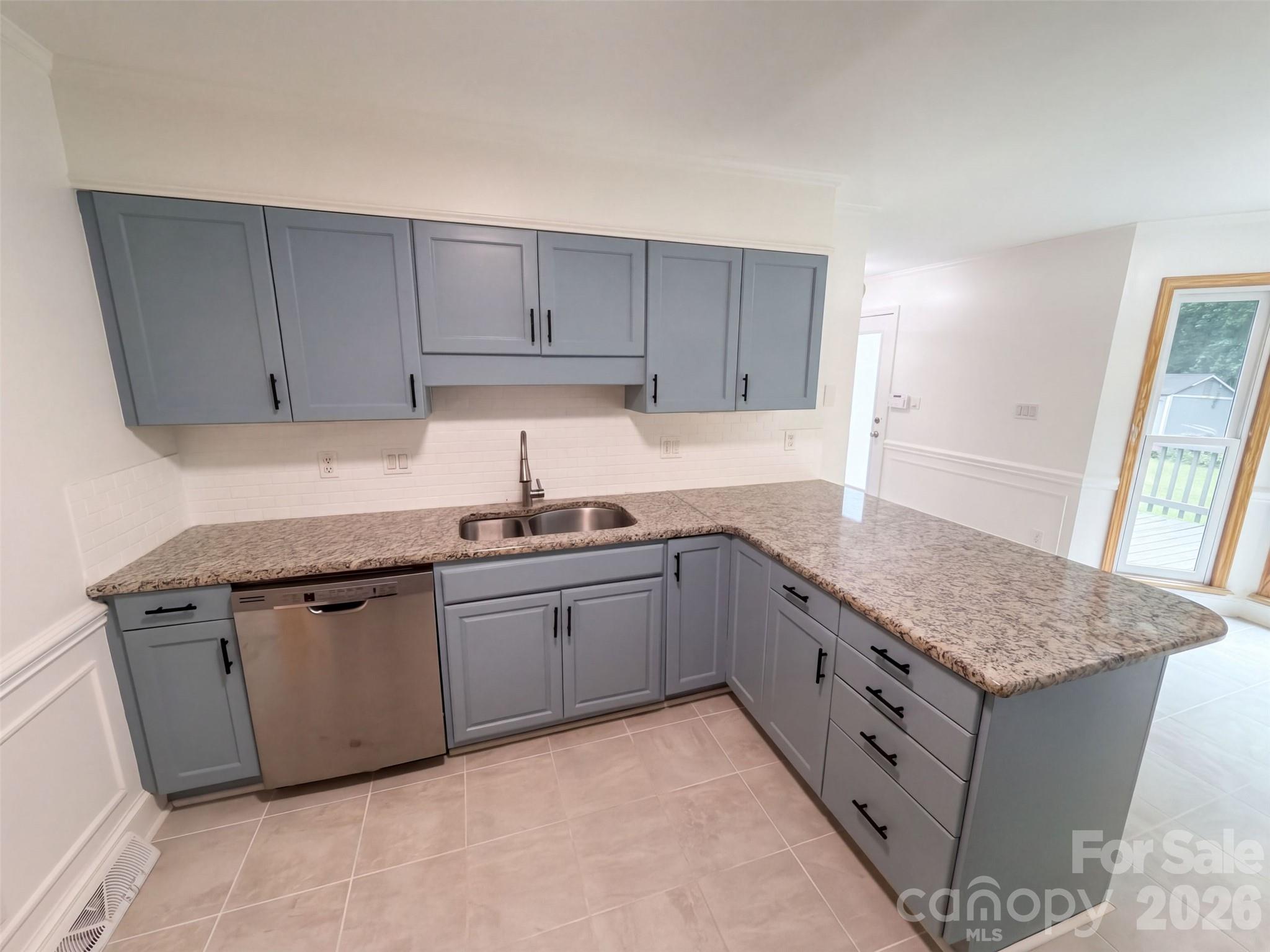 Single Family Residence at 4412 Lazy Drive, Charlotte, photo 9 of 45