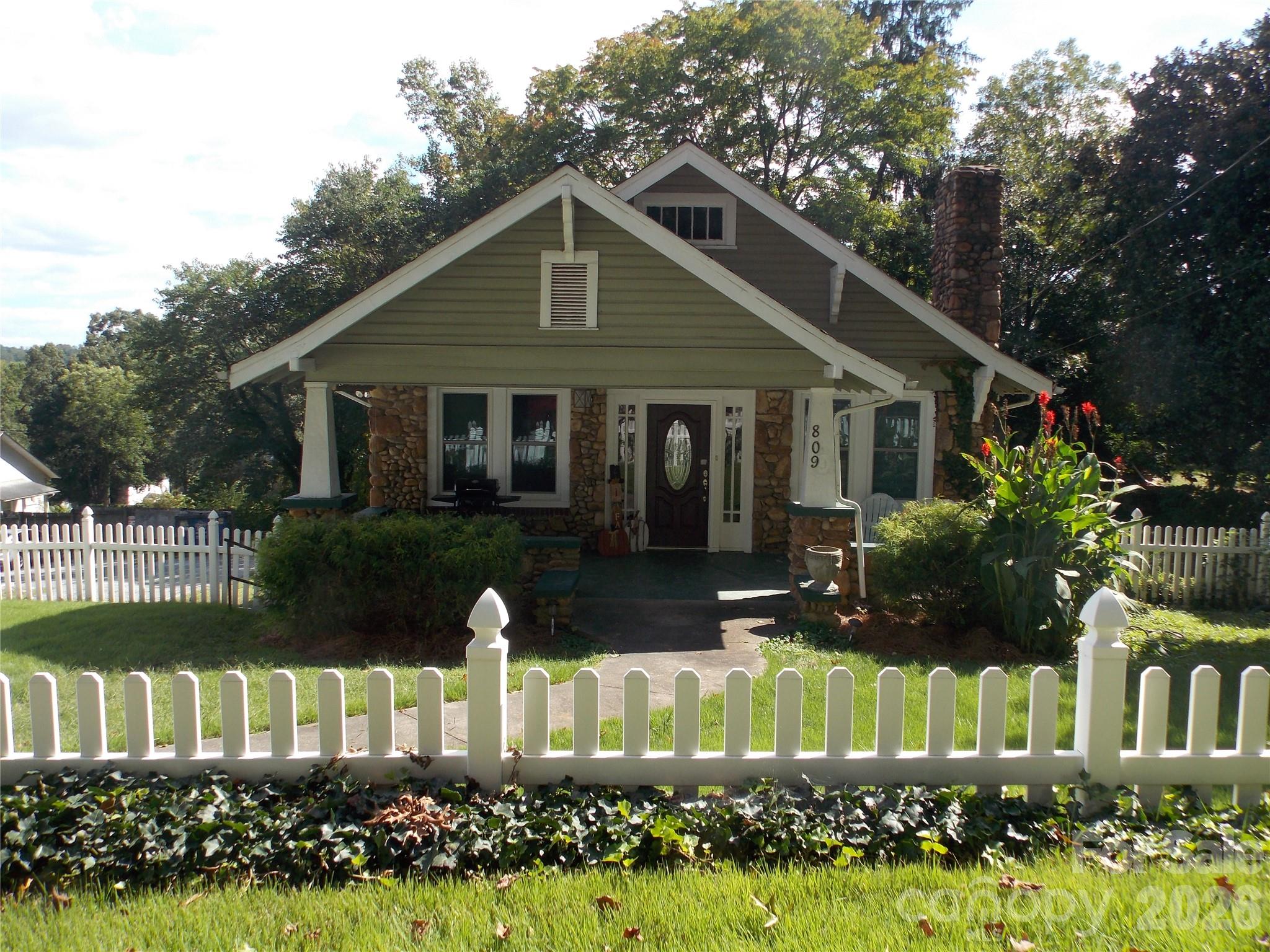 809 Grove Avenue