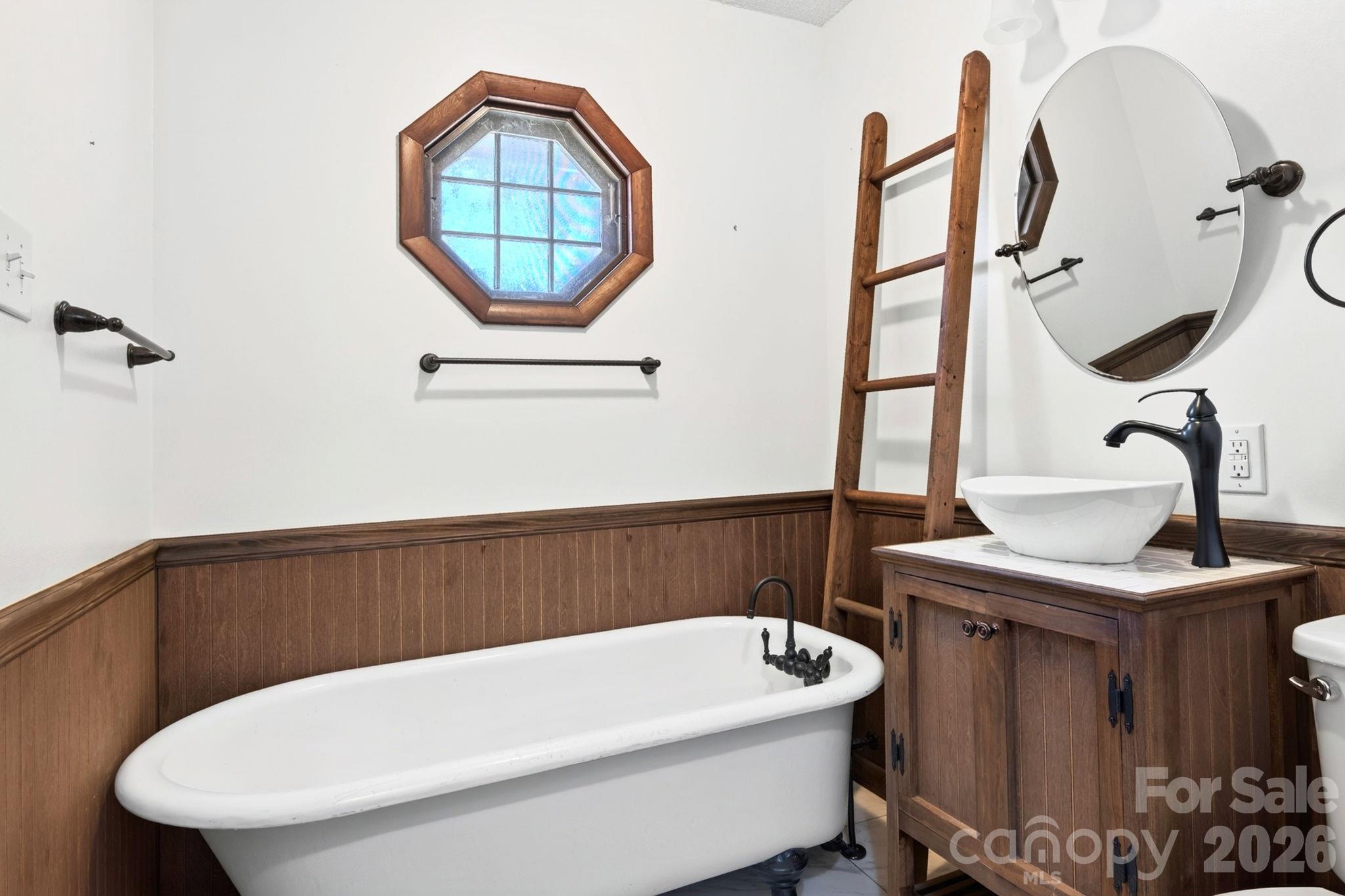 Hallway Bathroom Tub - 340 Genesis Circle, Black Mountain