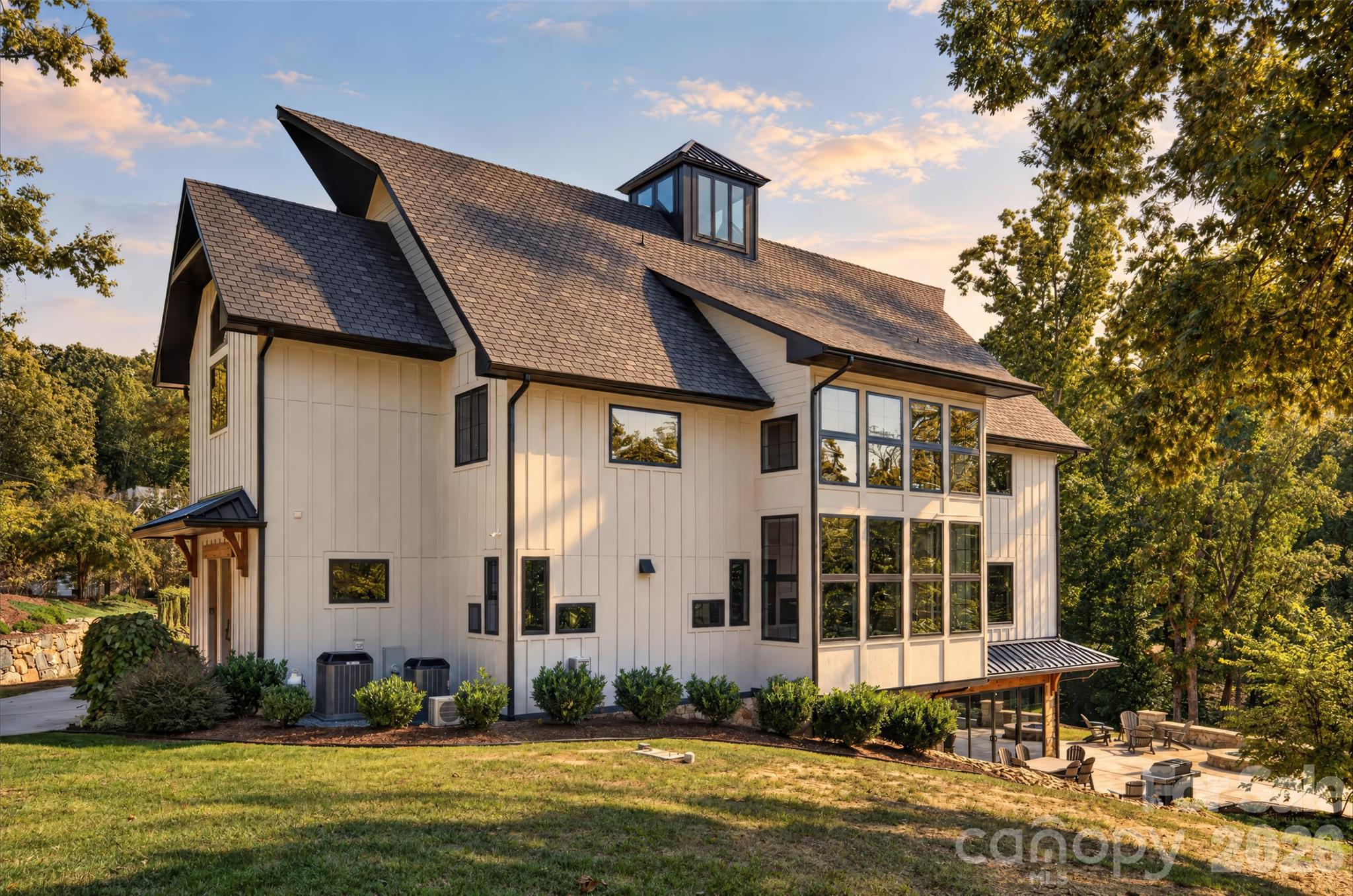 Single Family Residence at 222 Greenbay Road, Mooresville, photo 4 of 48