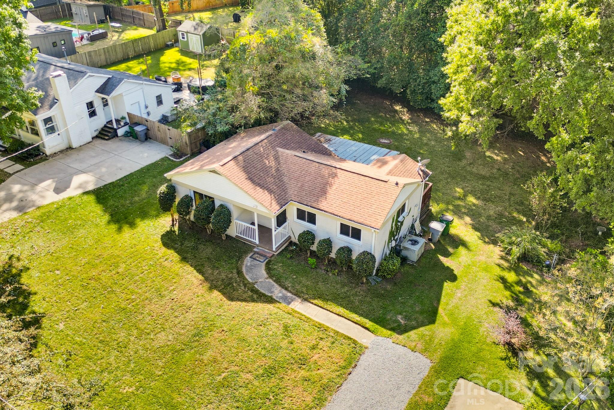 Single Family Residence at 1733 Merry Oaks Road, Charlotte, photo 2 of 44