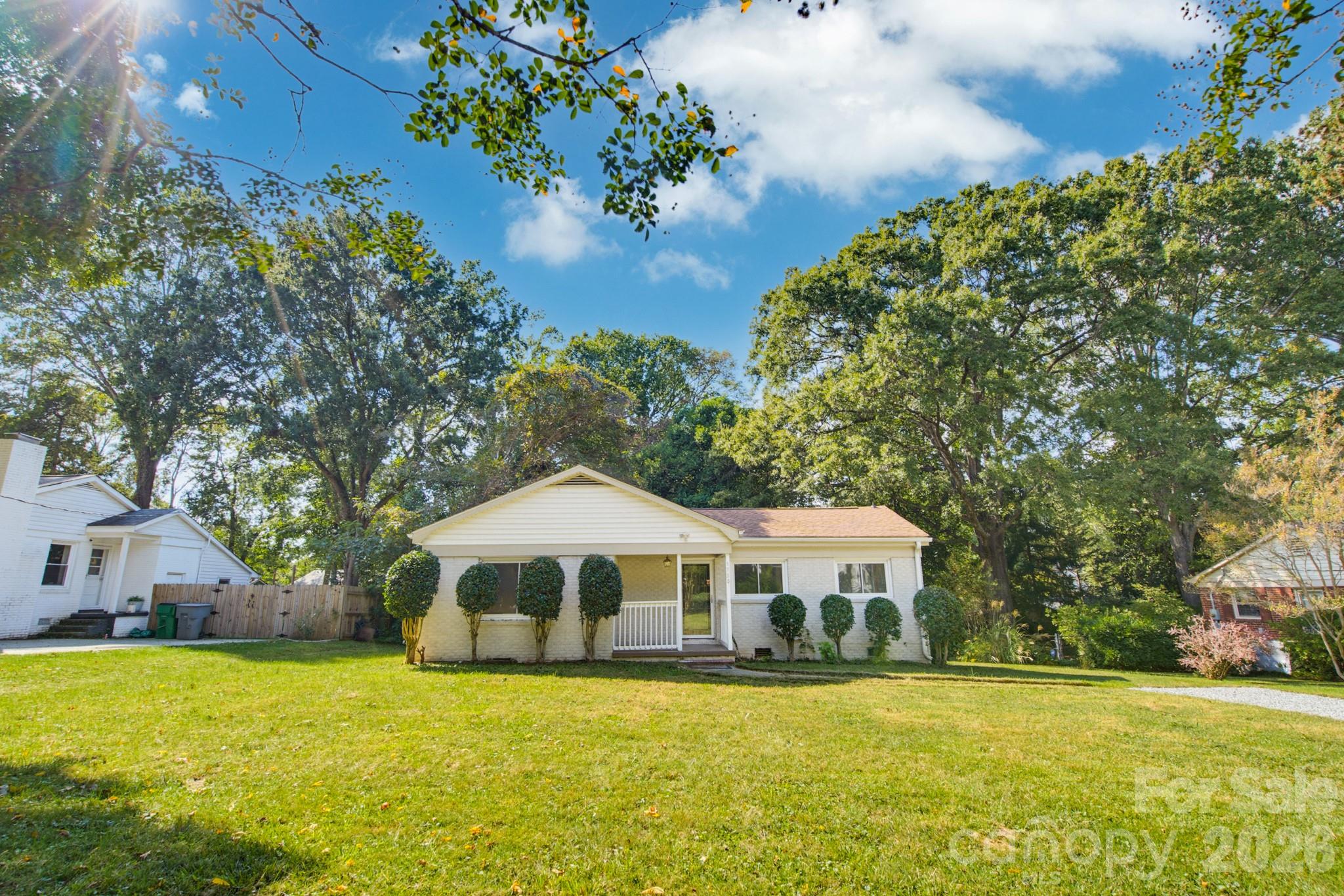 Single Family Residence at 1733 Merry Oaks Road, Charlotte, photo 3 of 44