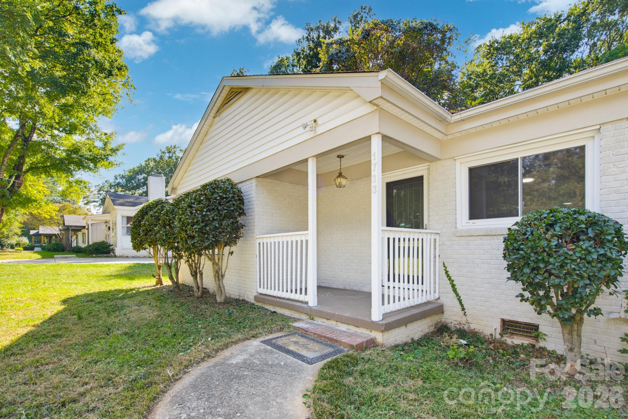 Single Family Residence at 1733 Merry Oaks Road, Charlotte, photo 6 of 44