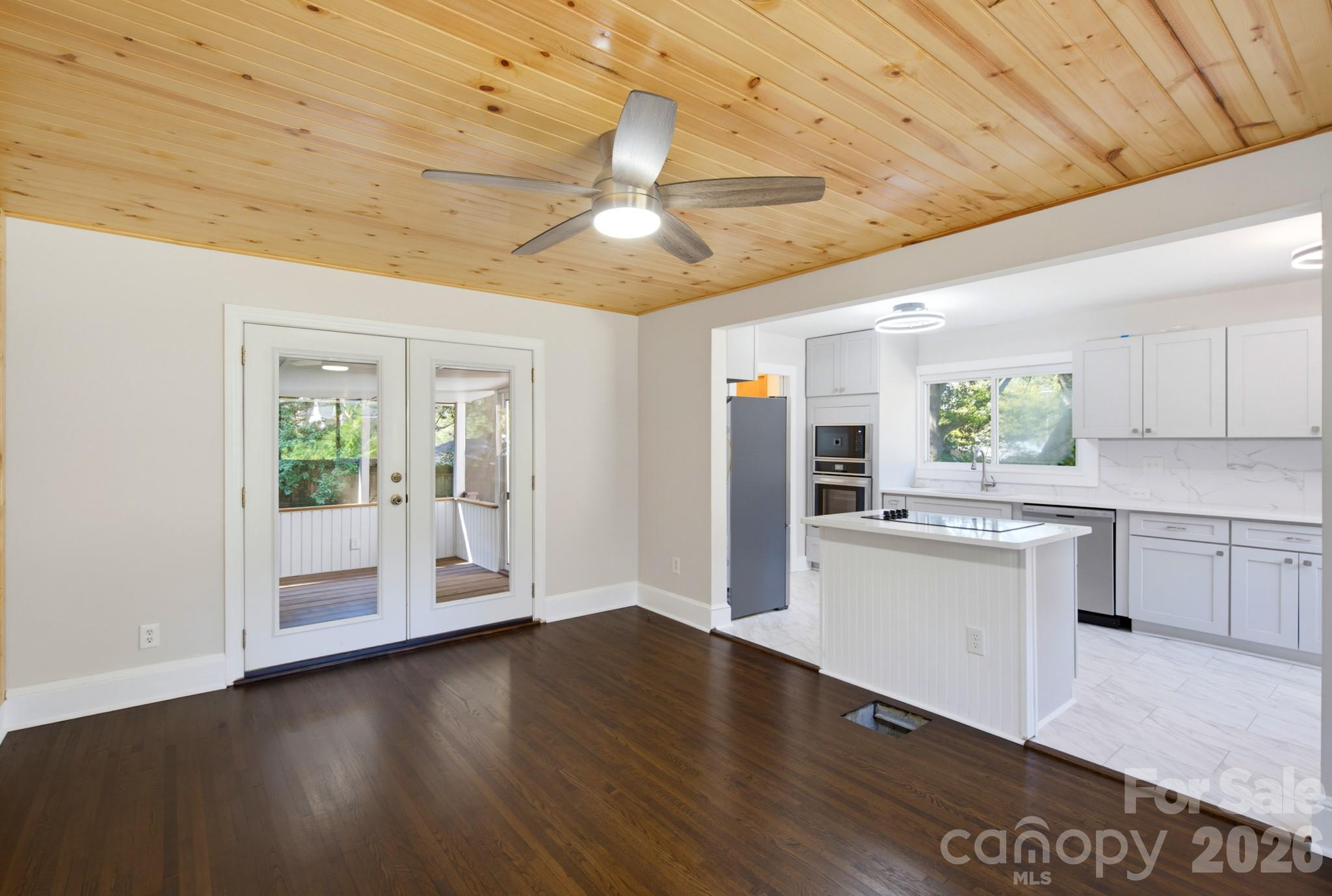 Single Family Residence at 1733 Merry Oaks Road, Charlotte, photo 7 of 44