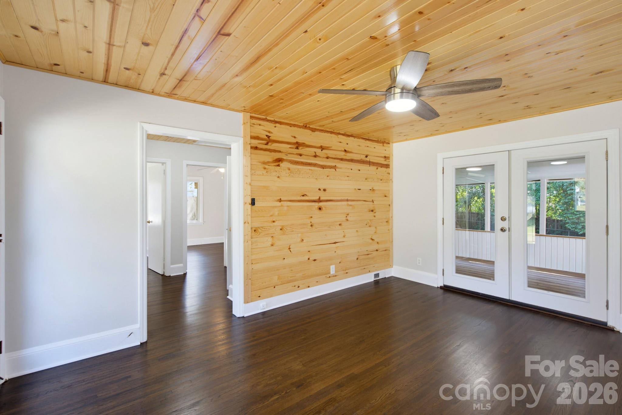 Single Family Residence at 1733 Merry Oaks Road, Charlotte, photo 8 of 44