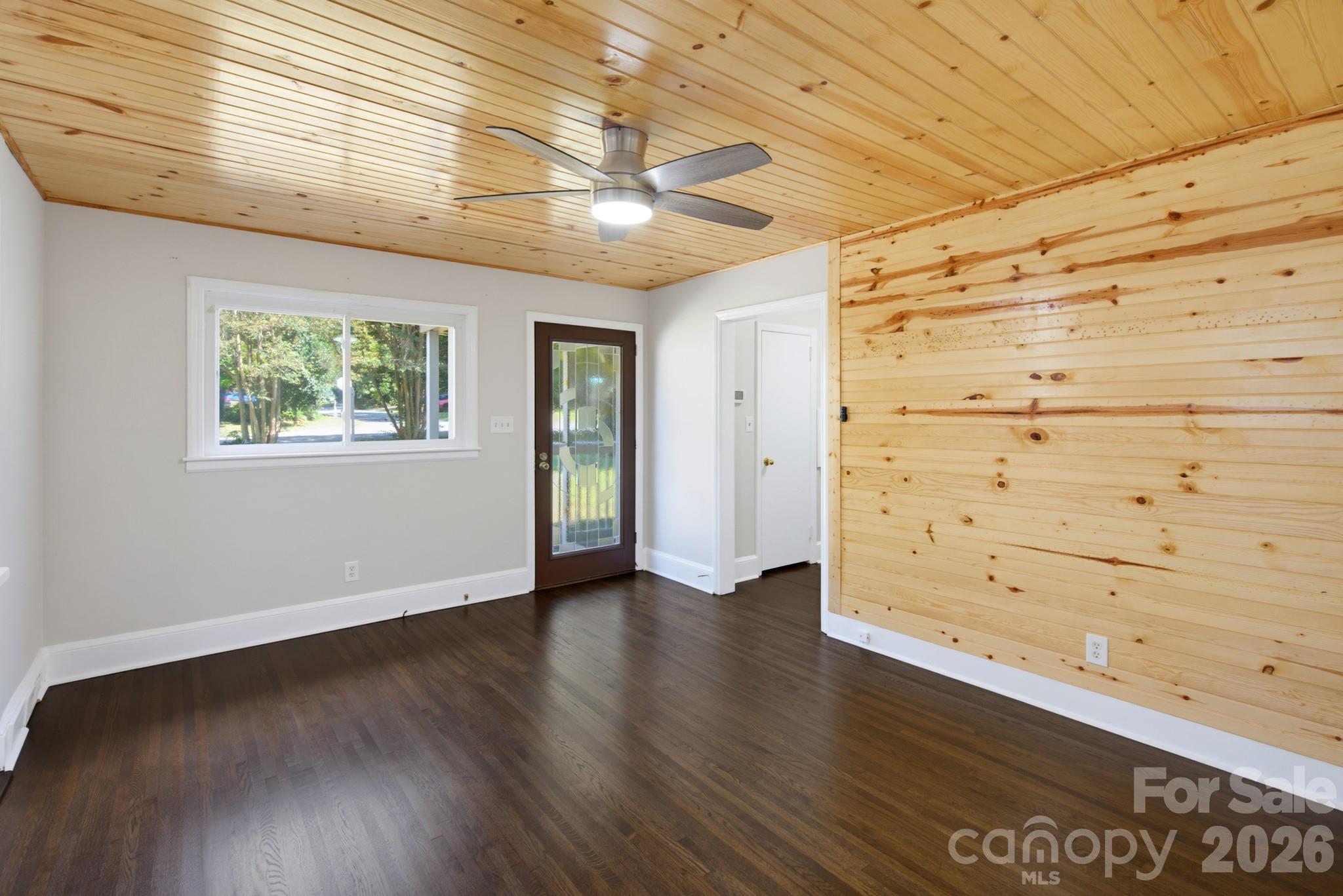 Single Family Residence at 1733 Merry Oaks Road, Charlotte, photo 9 of 44