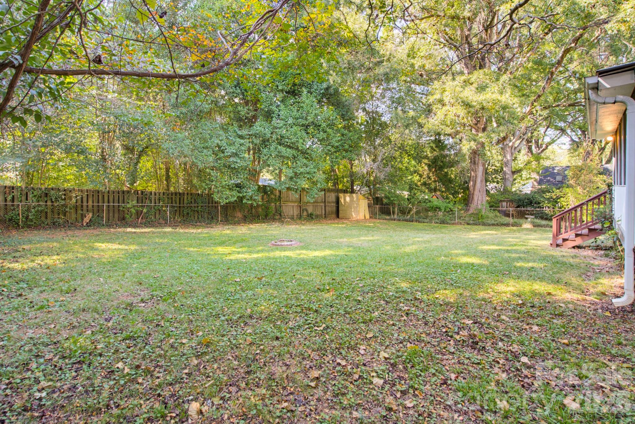 Single Family Residence at 1733 Merry Oaks Road, Charlotte, photo 38 of 44