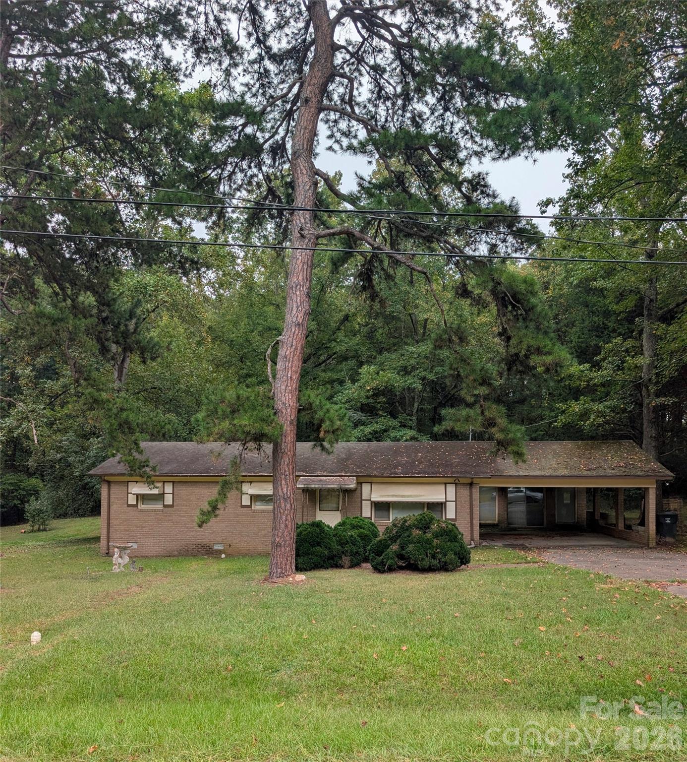 Single Family Residence at 506 California Circle, York