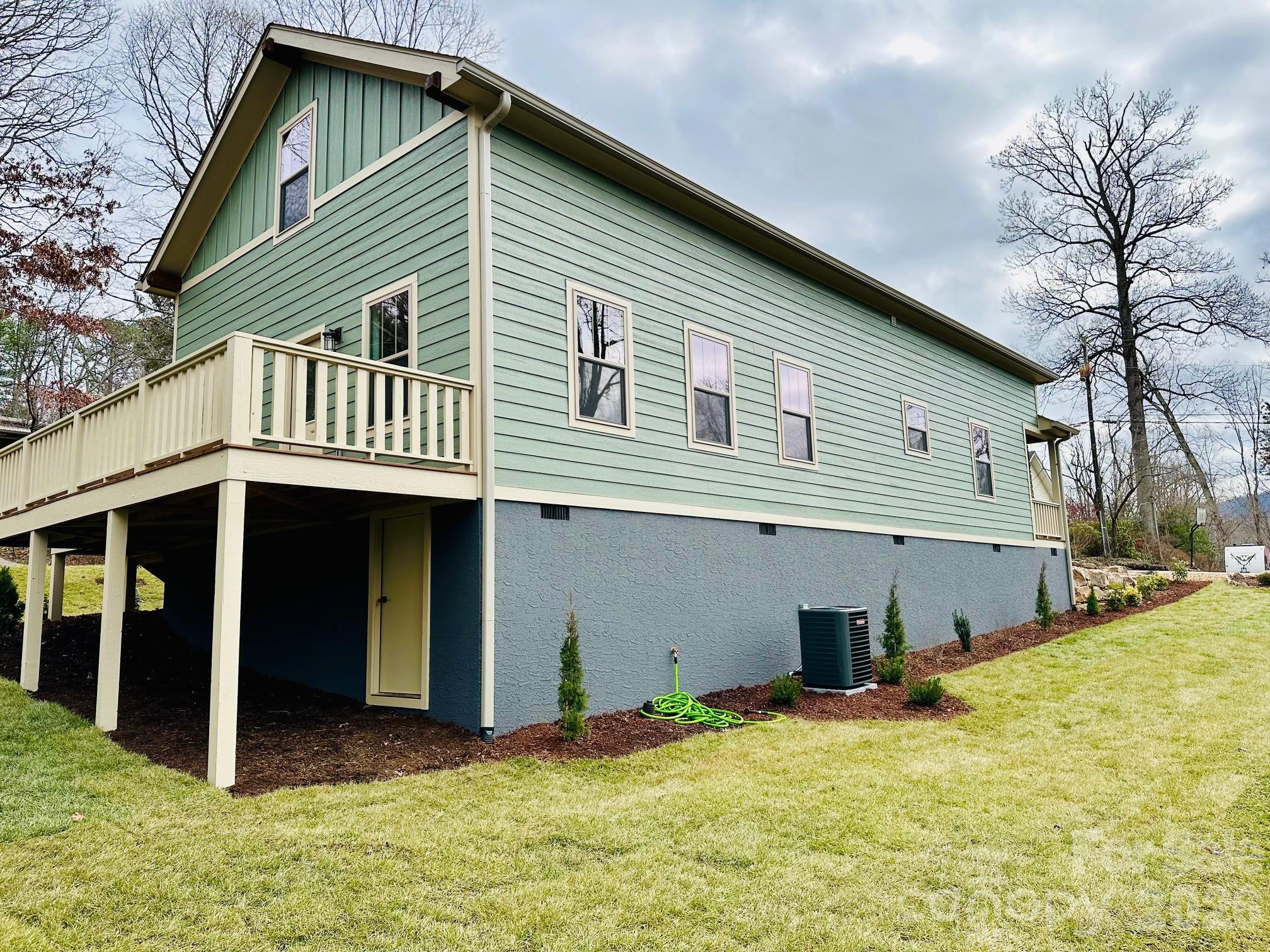 Single Family Residence at 308 Ninth Street, Black Mountain, photo 8 of 33