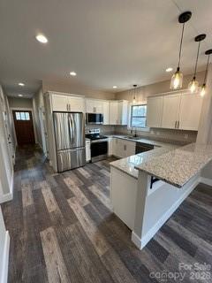 Kitchen with breakfast bar - 308 Ninth Street, Black Mountain