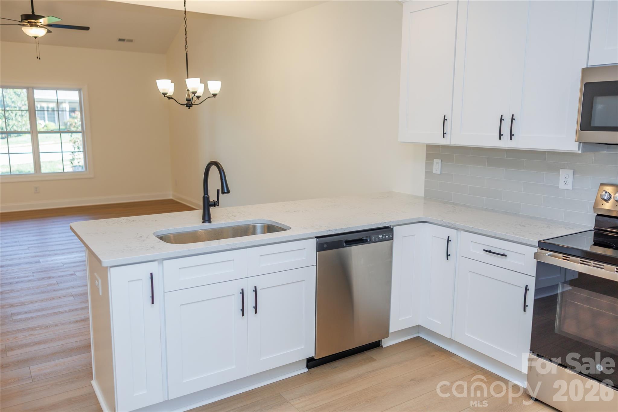 Kitchen - 107 Abbington Lane, Shelby