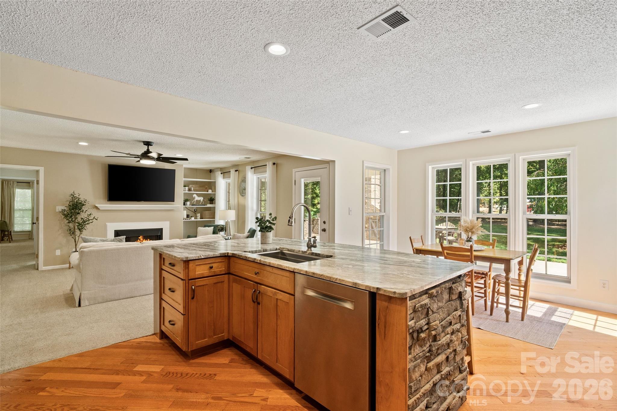 Kitchen - 996 Beamguard Road, Clover