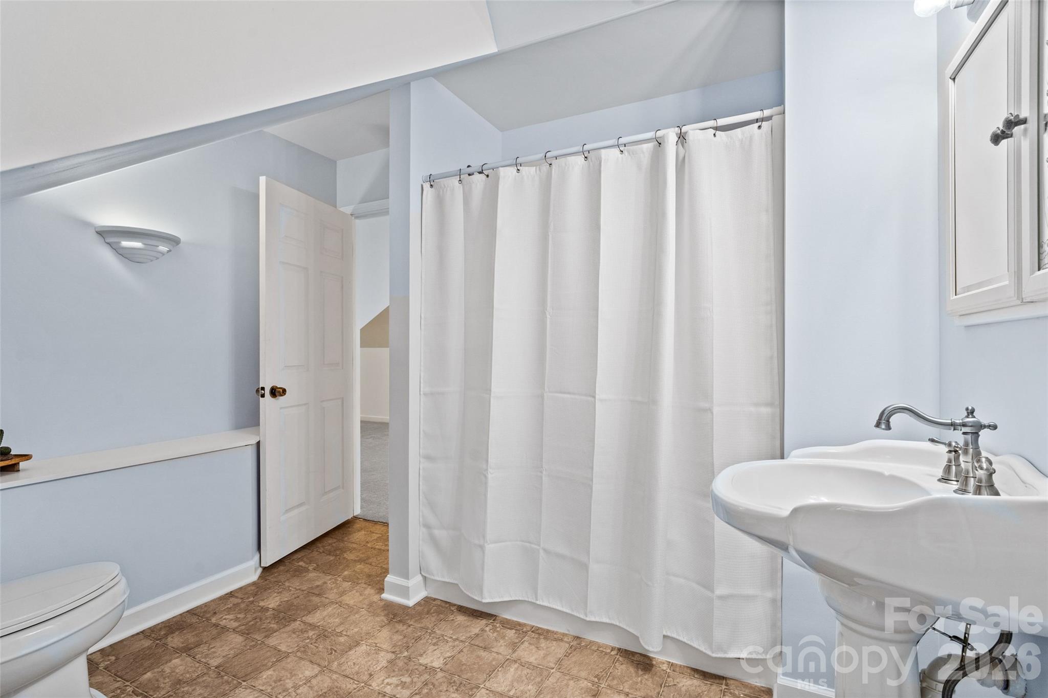 Upstairs Bathroom - 996 Beamguard Road, Clover