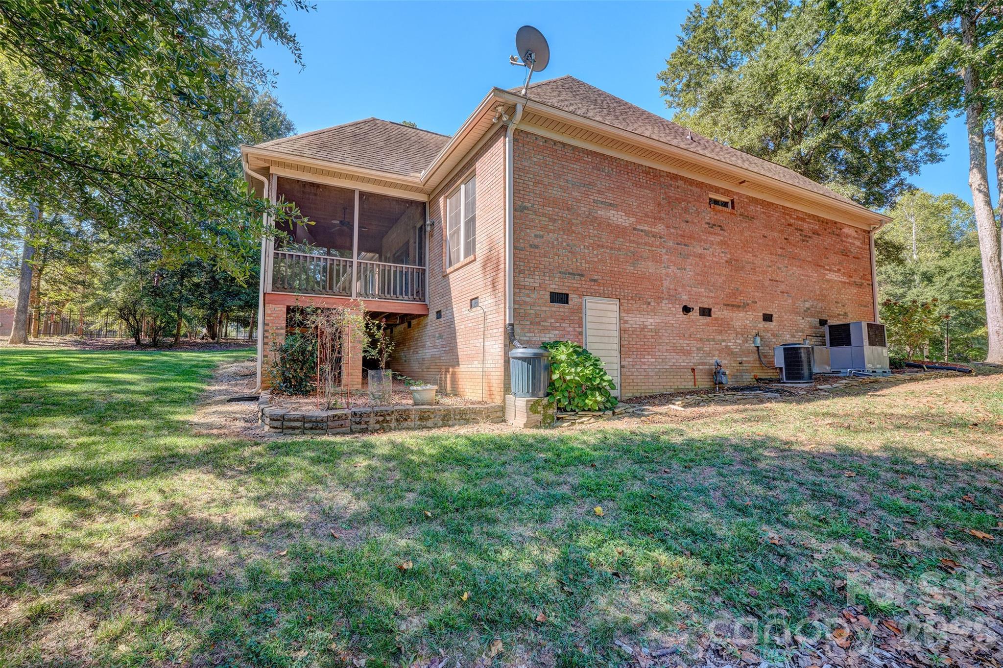 Single Family Residence at 225 Highland Forest Drive, Lake Wylie, photo 48 of 48
