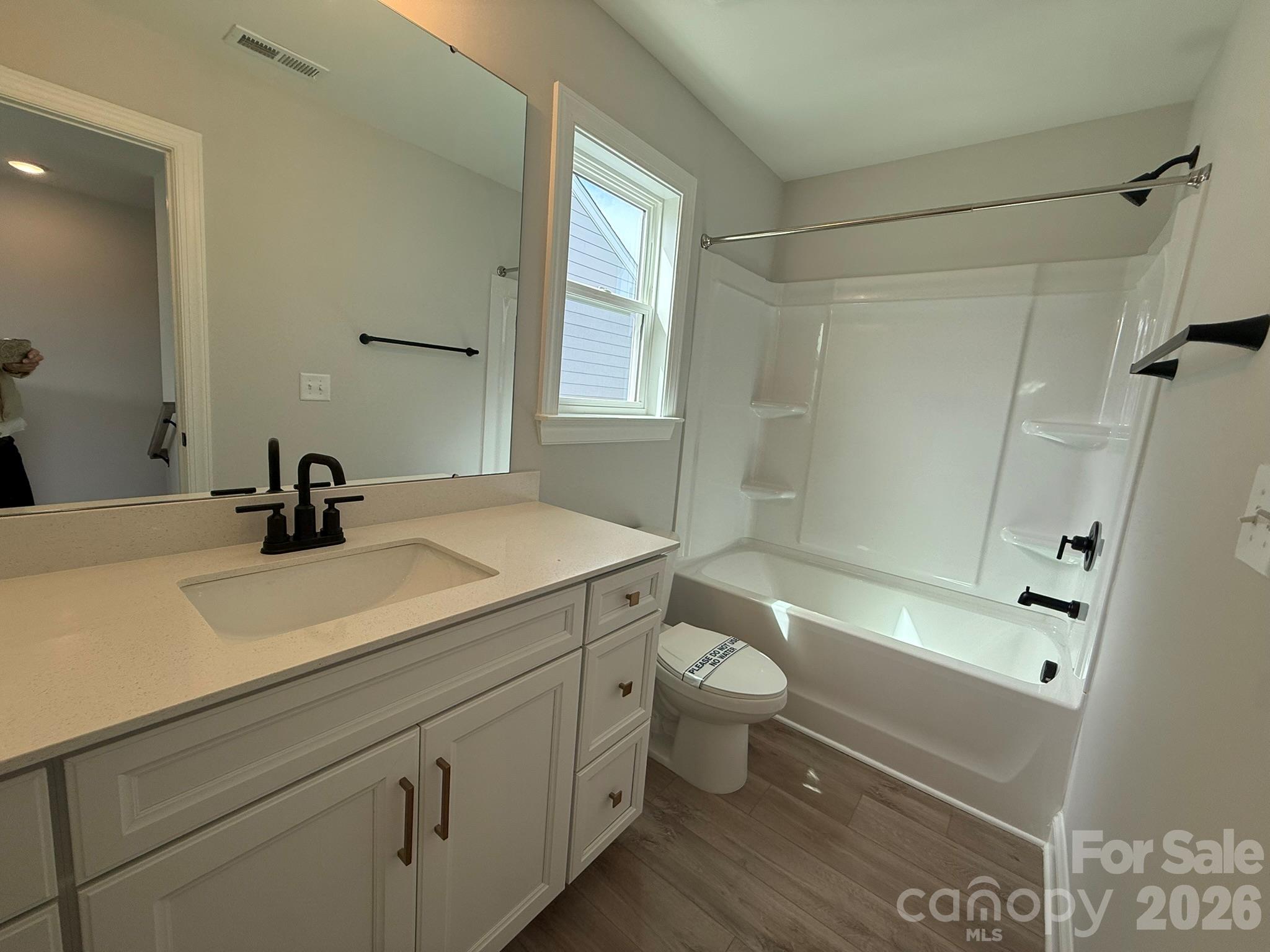 Upper level bath - 4481 Blue Mound Court, Stanley