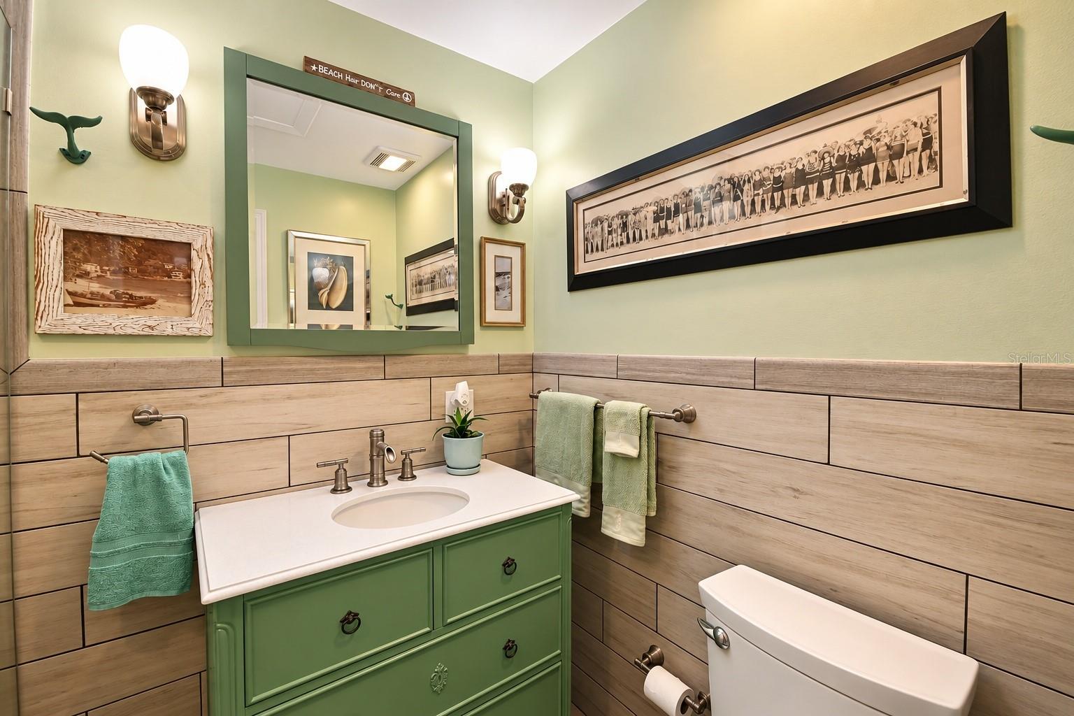 Guest bathroom - 123 E YELKCA TER, EDGEWATER