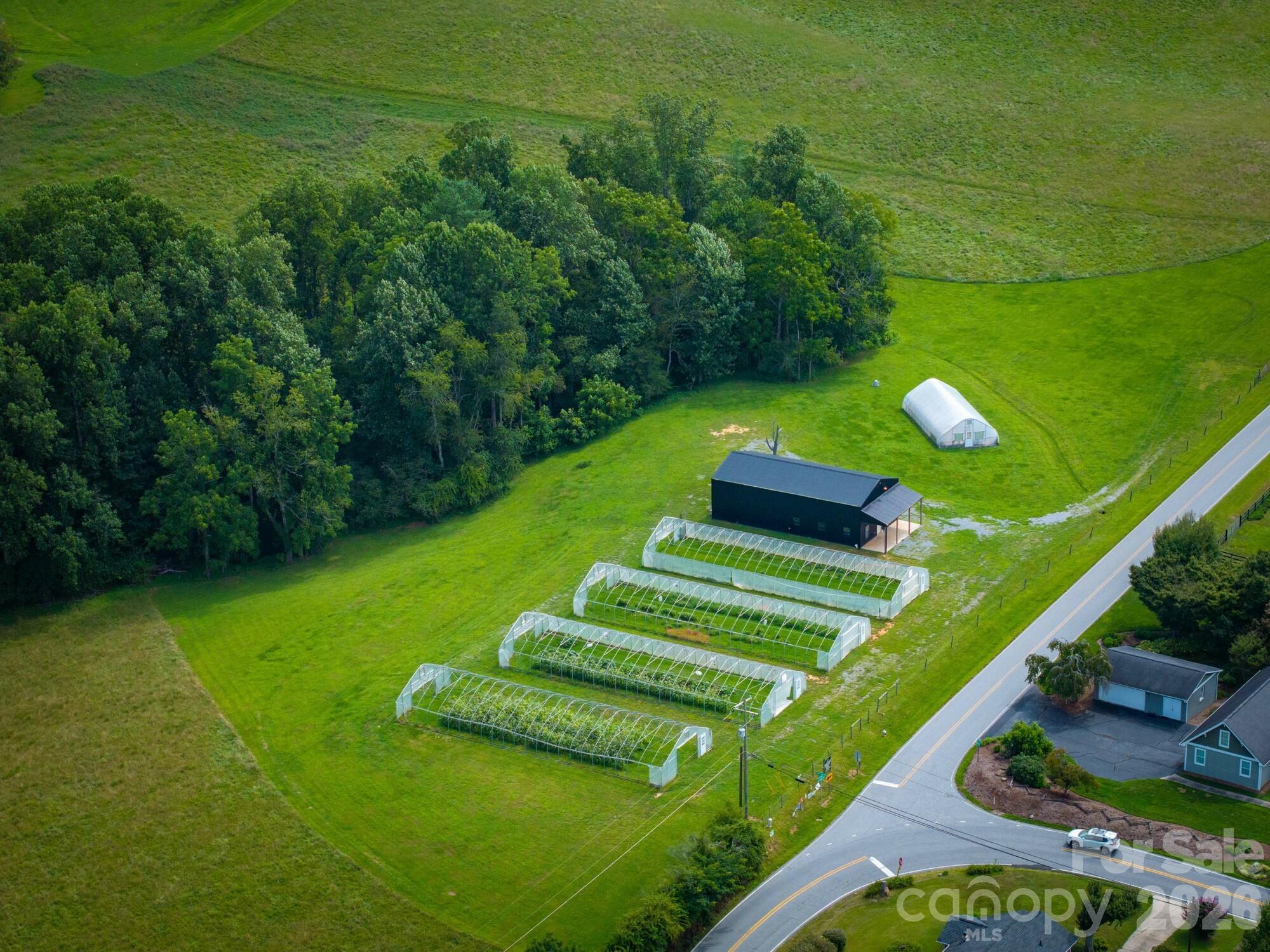 Single Family Residence at 185 McKinney Road, Etowah, photo 8 of 30