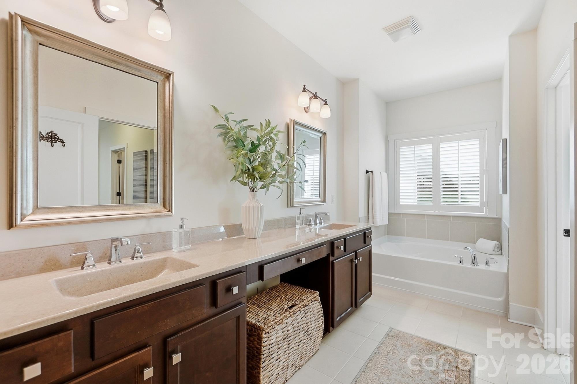 Garden tub - 1205 Crofton Drive, Waxhaw