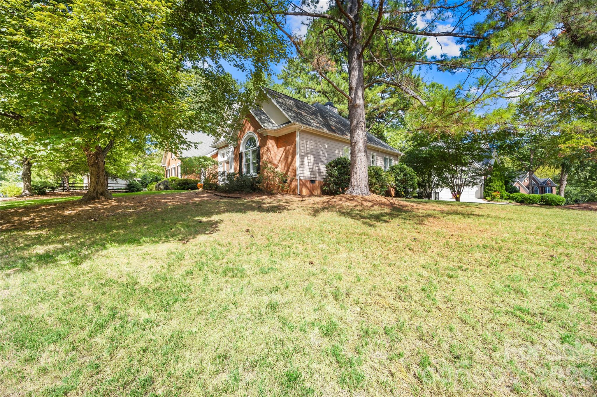 Large front yard - 15728 Delancey Lane, Huntersville