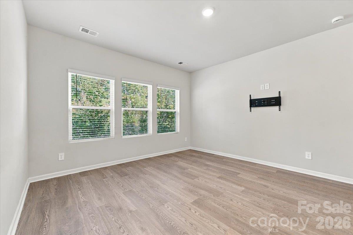 Great room- lots of light. - 151 Bird Dog Drive, Mooresville