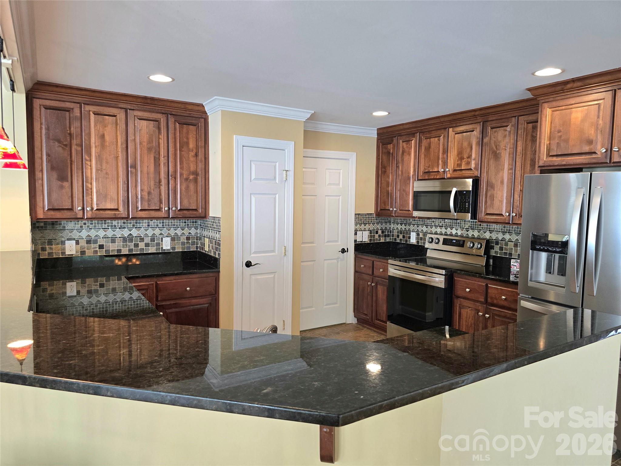 Single Family Residence at 587 Marigold Drive, Kannapolis, photo 6 of 43