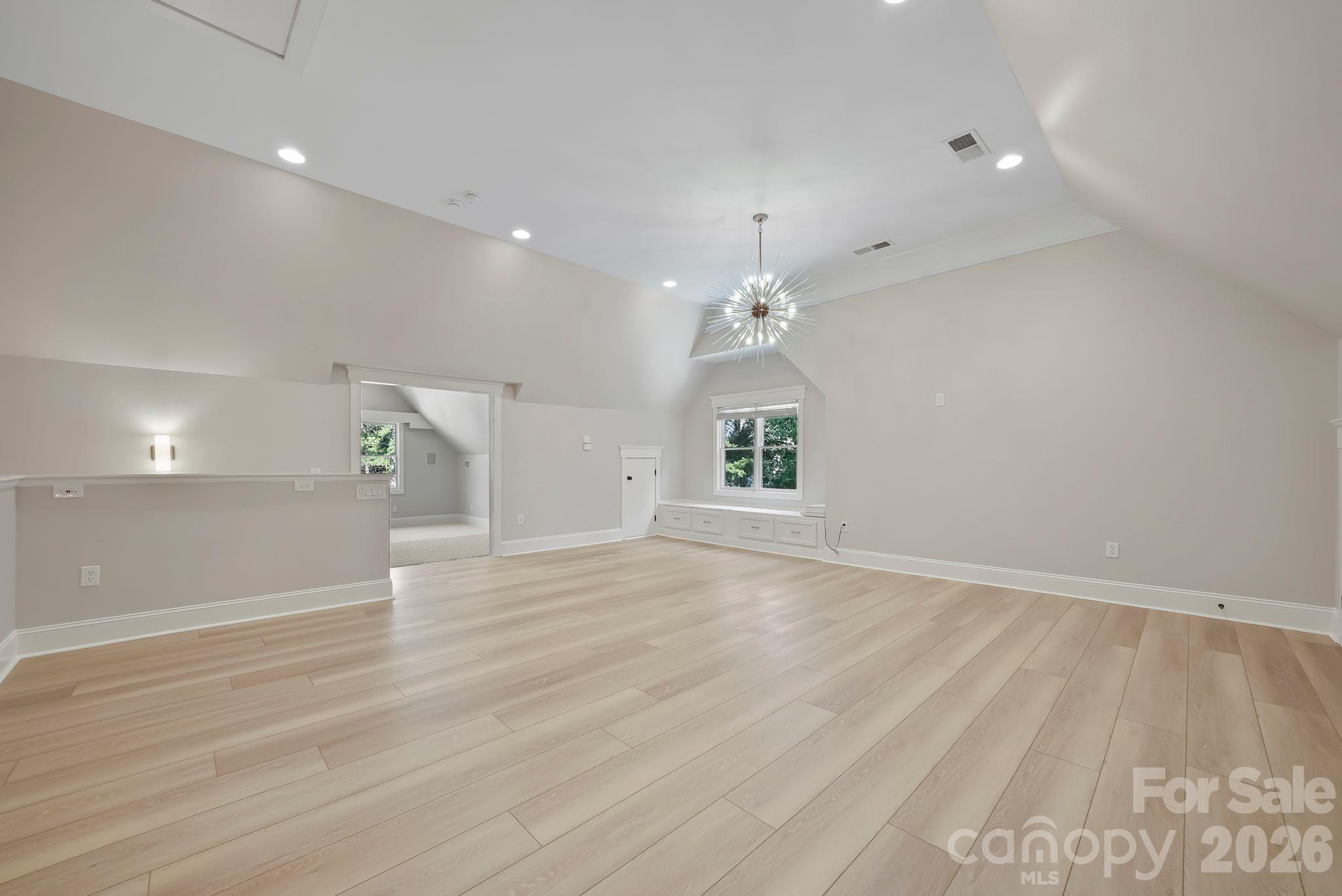 Private upper level with large bonus room - 268 Milford Circle, Mooresville