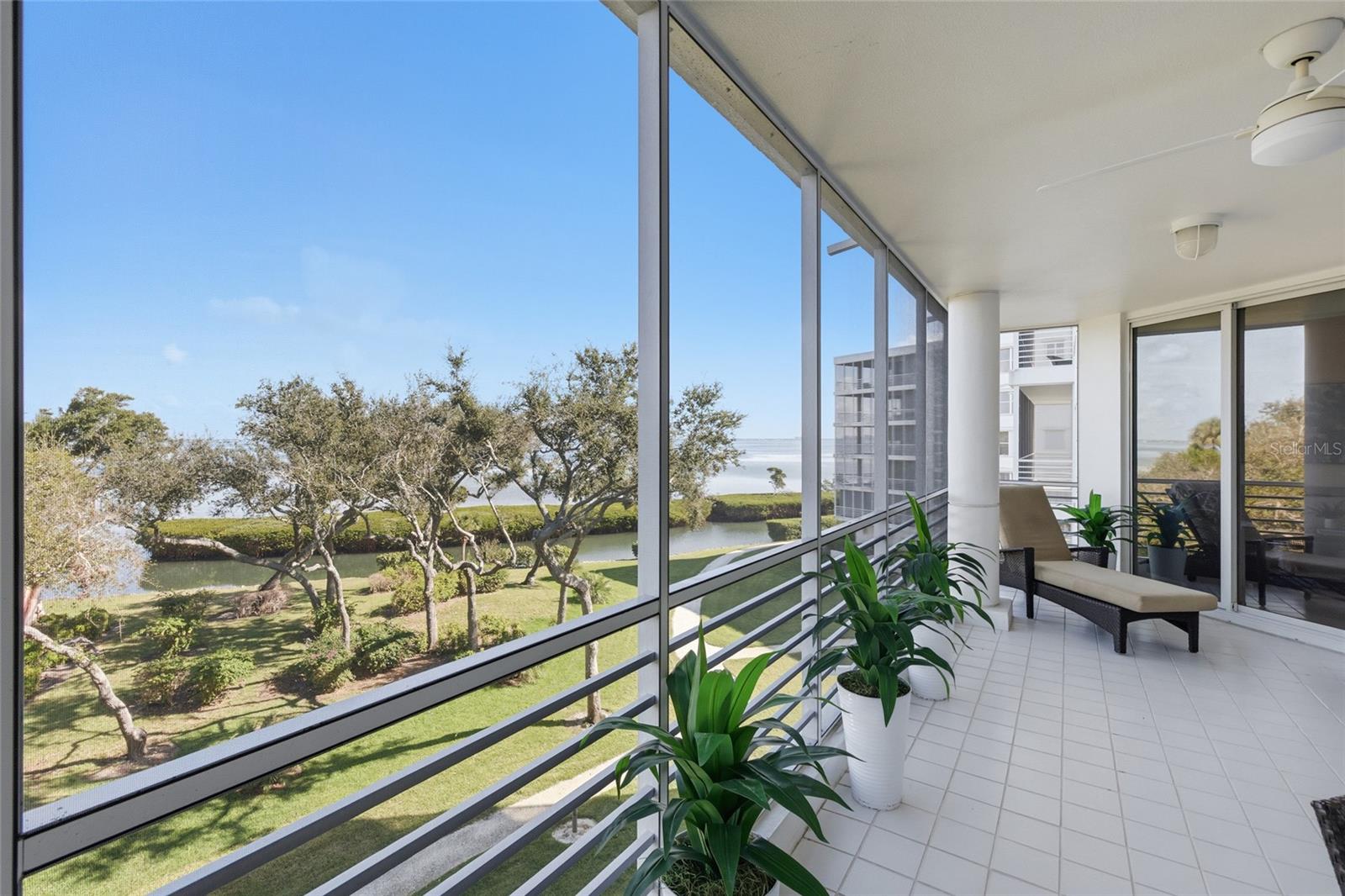 2550 HARBOURSIDE DR #333