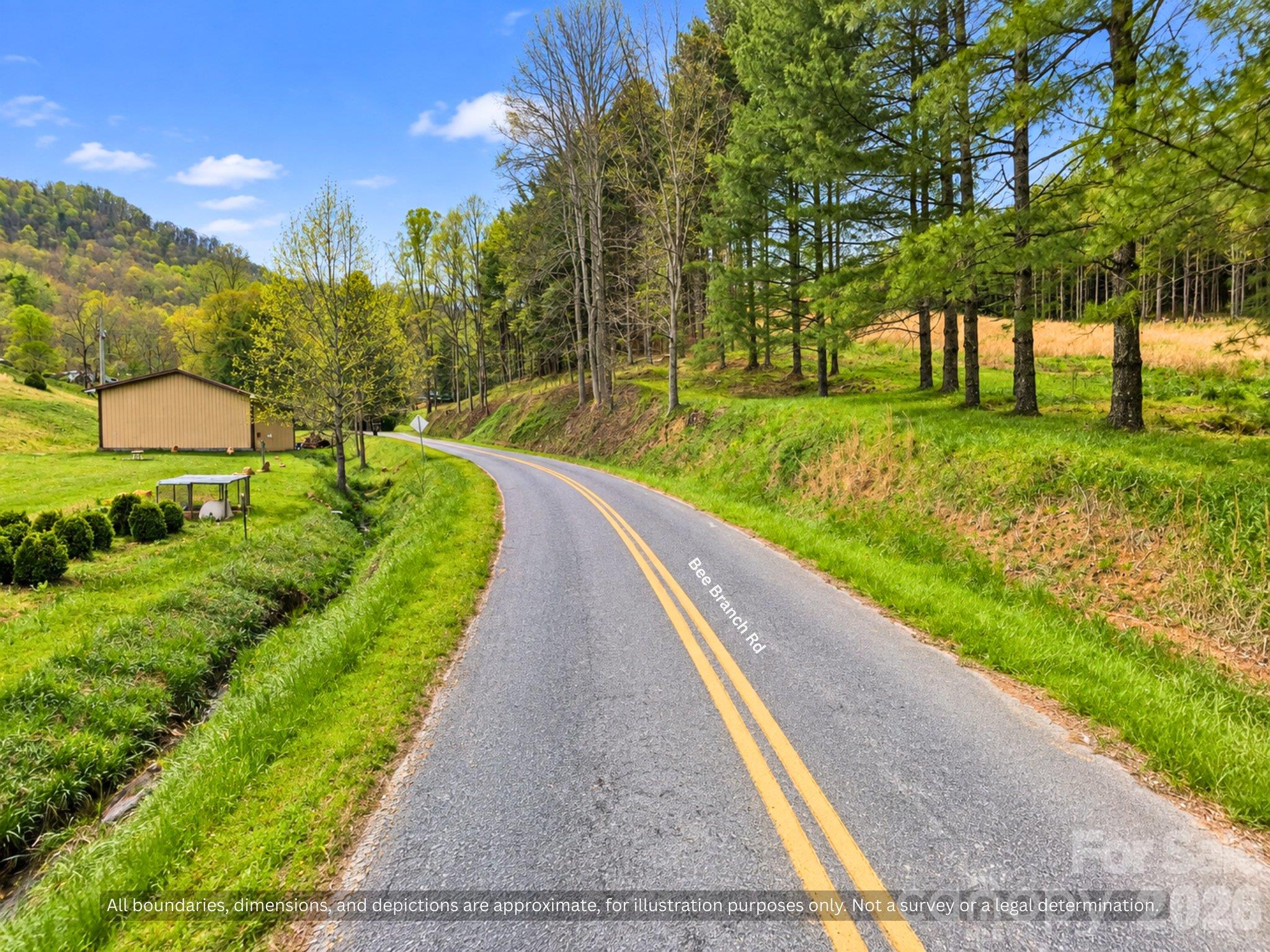 Scenic paved country road on the drive in through the Blue Ridge valleys near Bakersville - 99999 Bee Branch Road, Bakersville