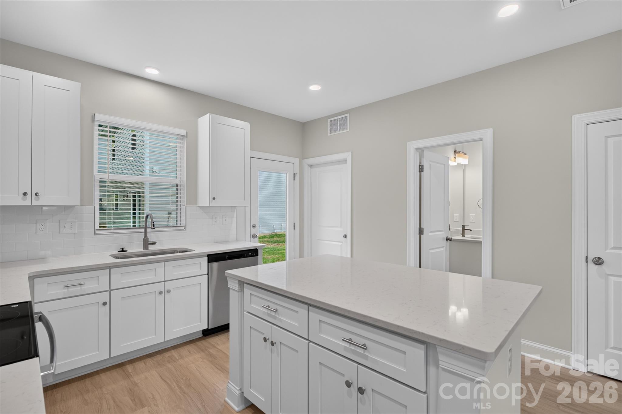 Townhouse at 3533 Avalon Avenue, Charlotte, photo 10 of 25